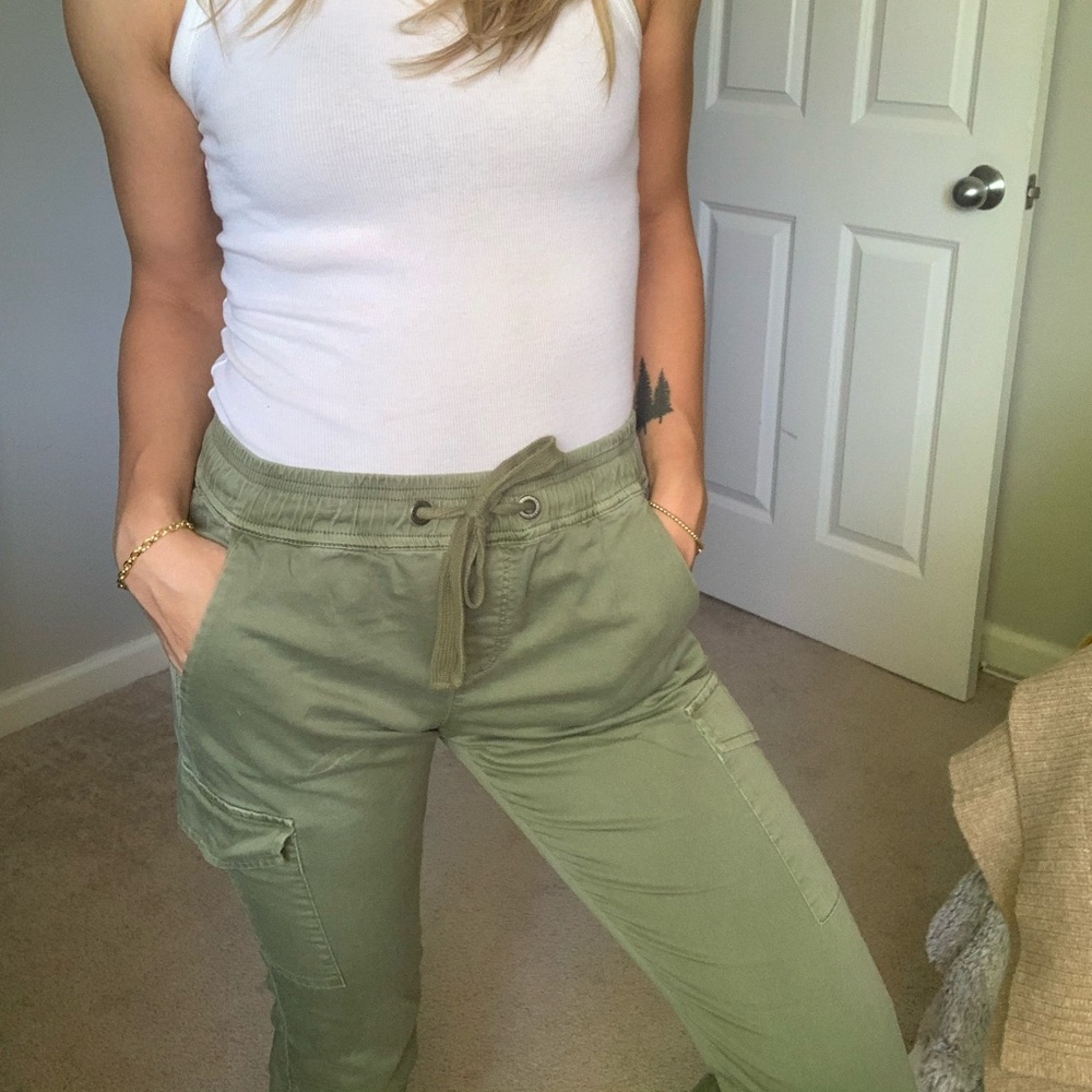 Mid rise cargo green pants
